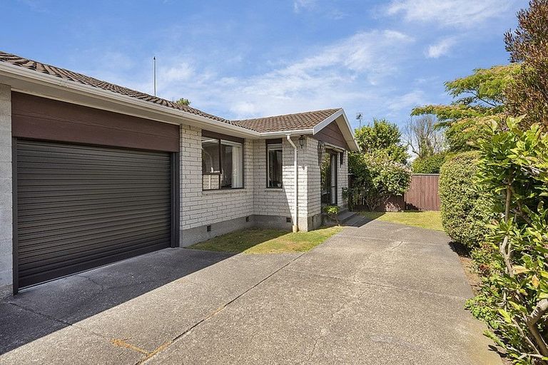 Photo of property in 2/61 Sarabande Avenue, Redwood, Christchurch, 8051