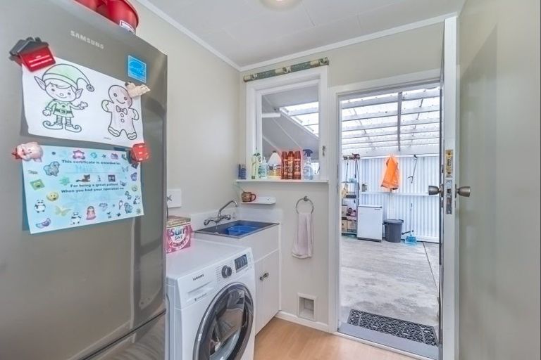 Photo of property in 12 Regal Street, Levin, 5510