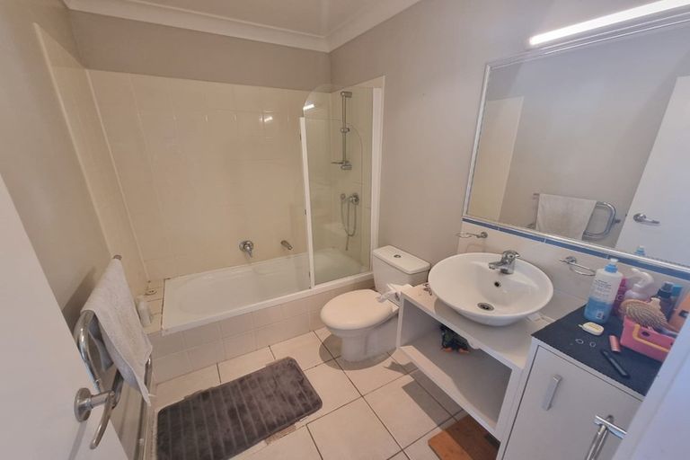 Photo of property in 9b Clearwater Cove, West Harbour, Auckland, 0618