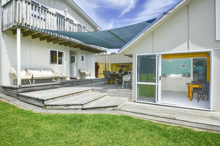 Photo of property in 140 Newcastle Street, Mahia, 4198