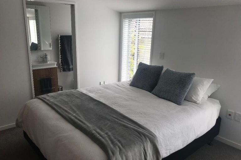 Photo of property in 2/83 Hinemoa Street, Birkenhead, Auckland, 0626