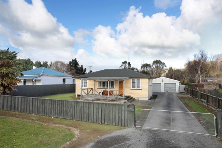 Photo of property in 10 Wilson Road, Hunterville, 4730