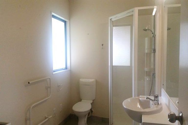 Photo of property in 33a Bronzewing Terrace, Unsworth Heights, Auckland, 0632