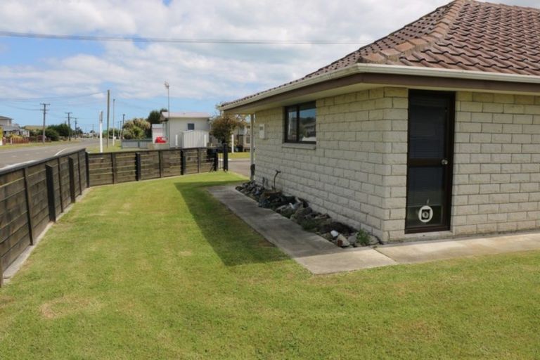 Photo of property in 31 Seabury Avenue, Foxton Beach, Foxton, 4815