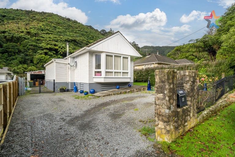 Photo of property in 65 Sunny Grove, Wainuiomata, Lower Hutt, 5014