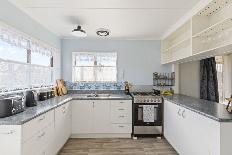 Photo of property in 10 Kapui Place, Waitara, 4320