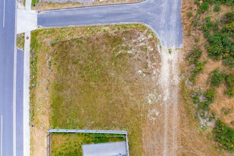 Photo of property in 25 Te Hoiere Street, Aotea, Porirua, 5024