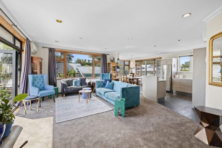 Photo of property in 10 Bulteel Street, New Plymouth, 4310