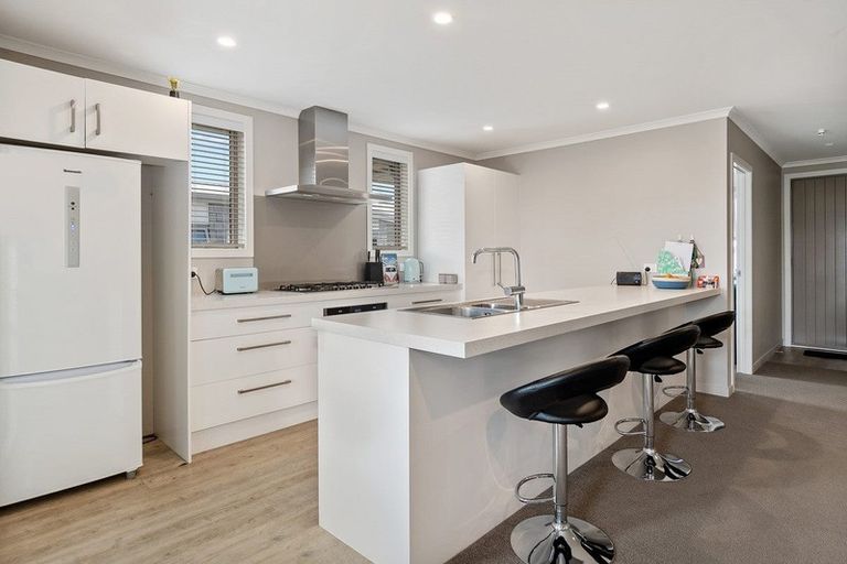 Photo of property in 42 Harding Drive, Papamoa Beach, Papamoa, 3118