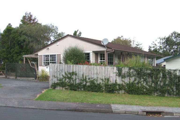 Photo of property in 52 Fitzherbert Avenue, West Harbour, Auckland, 0618