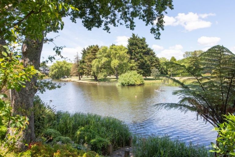 Photo of property in 12 Pastoral Lane, Hokowhitu, Palmerston North, 4410