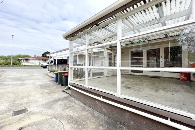 Photo of property in 304 Te Atatu Road, Te Atatu South, Auckland, 0610