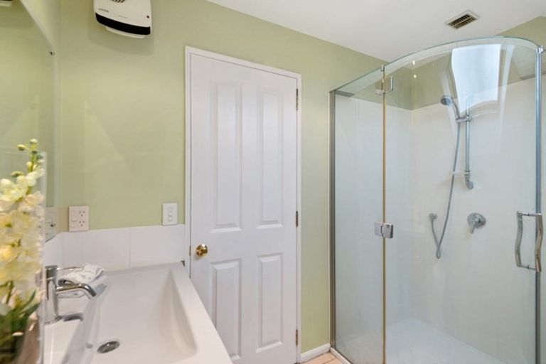 Photo of property in 43 Memorial Avenue, Ilam, Christchurch, 8053