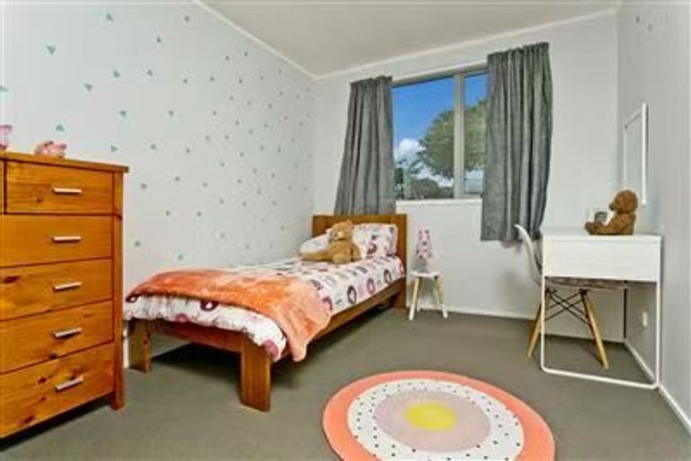 Photo of property in 2 Wykeham Place, Glenfield, Auckland, 0629