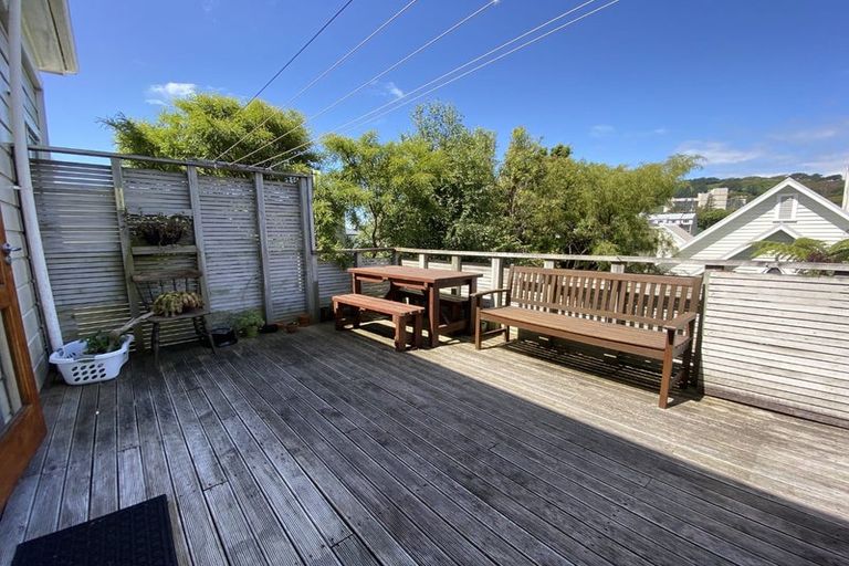 Photo of property in 31 Myrtle Crescent, Mount Cook, Wellington, 6021