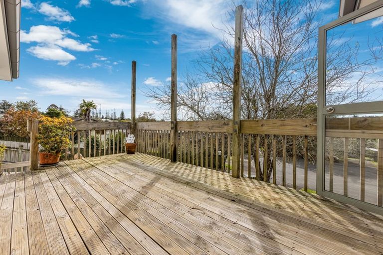 Photo of property in 10 Glucina Place, Glen Eden, Auckland, 0602