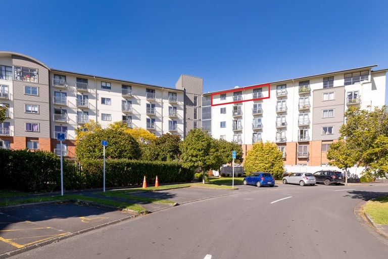 Photo of property in 5e/10 Crown Lynn Place, New Lynn, Auckland, 0600
