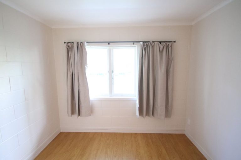 Photo of property in 10 Kereru Street, Henderson, Auckland, 0612