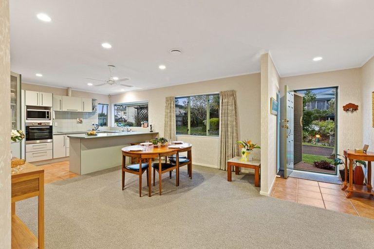 Photo of property in 14 Sunhill Road, Sunnyvale, Auckland, 0612