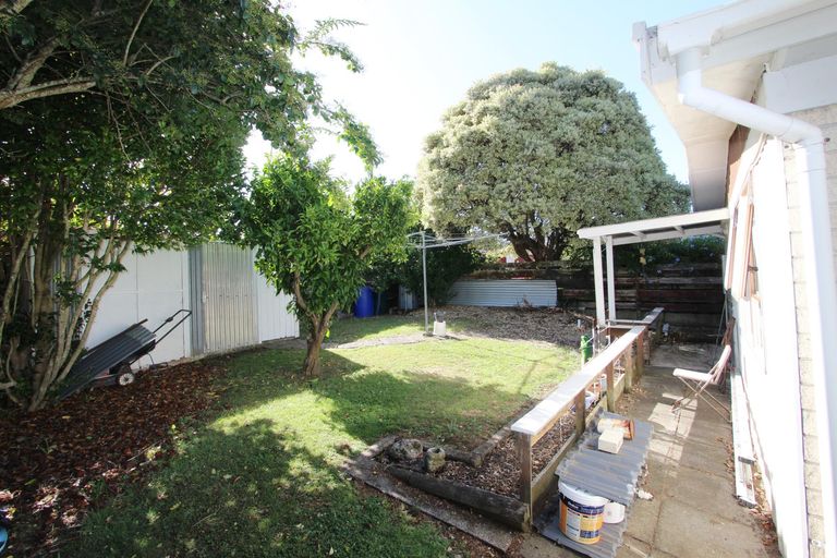 Photo of property in 2/4 Ray Small Drive, Papakura, 2110