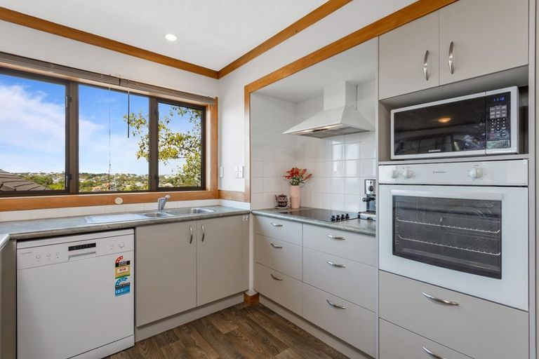 Photo of property in 1/126 Carlisle Road, Browns Bay, Auckland, 0632