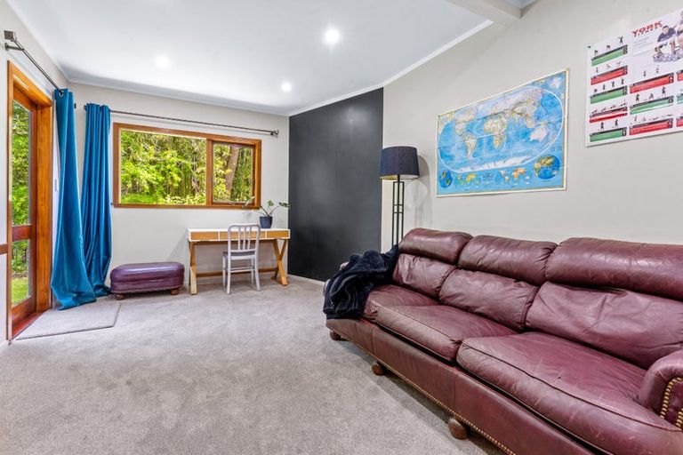 Photo of property in 37 Kiteroa Terrace, Rothesay Bay, Auckland, 0630