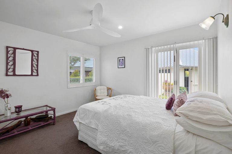 Photo of property in 3 Waiwera Place, Merrilands, New Plymouth, 4312