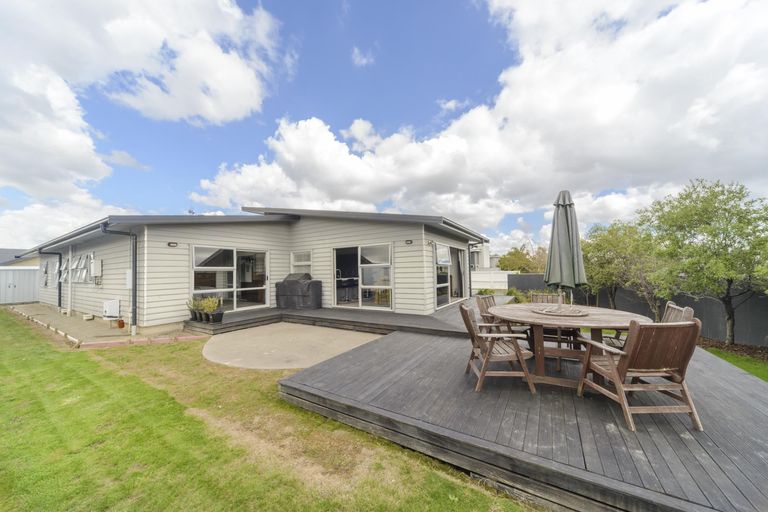 Photo of property in 20 Rosalie Terrace, Kelvin Grove, Palmerston North, 4414