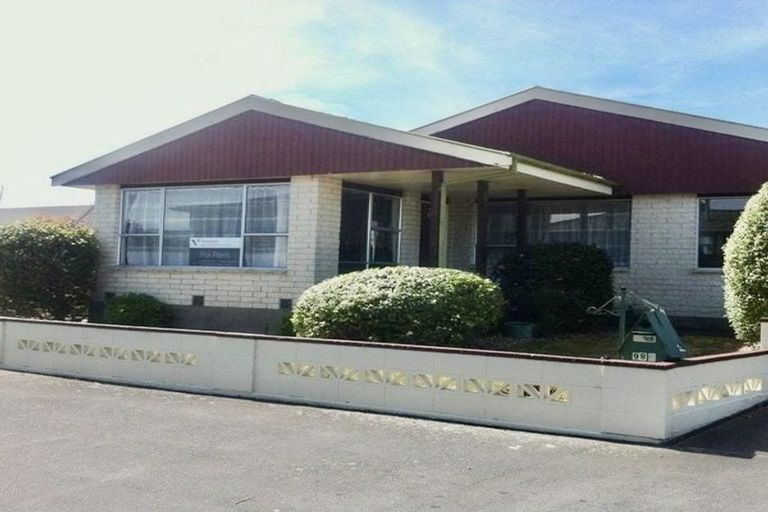 Photo of property in 1/98a Lake Terrace Road, Burwood, Christchurch, 8061