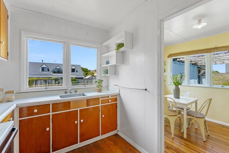 Photo of property in 18 Waimea Road, Waikanae Beach, Waikanae, 5036