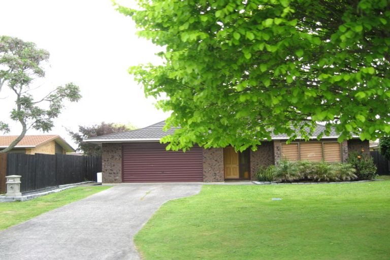 Photo of property in 9 Donzella Place, Conifer Grove, Takanini, 2112