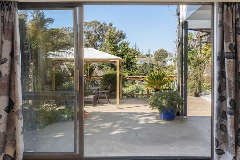 Photo of property in 103 Chaucer Road, Hospital Hill, Napier, 4110