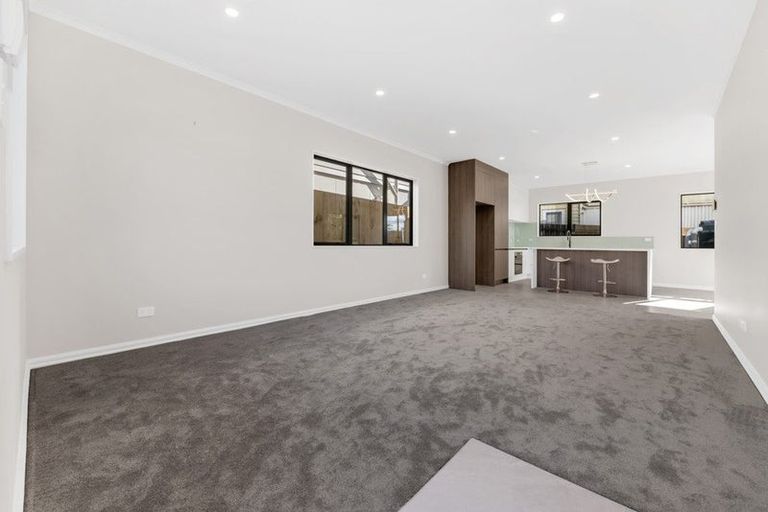 Photo of property in 76a Ennis Avenue, Pakuranga Heights, Auckland, 2010