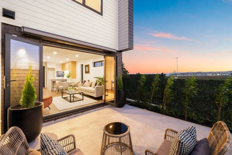Photo of property in 13/10 Ngaroma House Drive, Hobsonville, Auckland, 0616