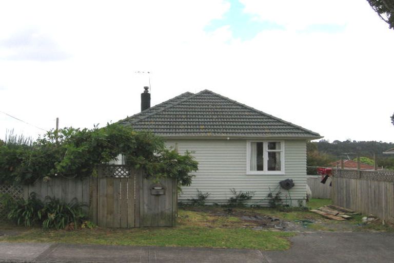 Photo of property in 17 Hayman Place, Beach Haven, Auckland, 0626