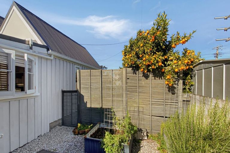 Photo of property in 74 Ferry Parade, Herald Island, Auckland, 0618