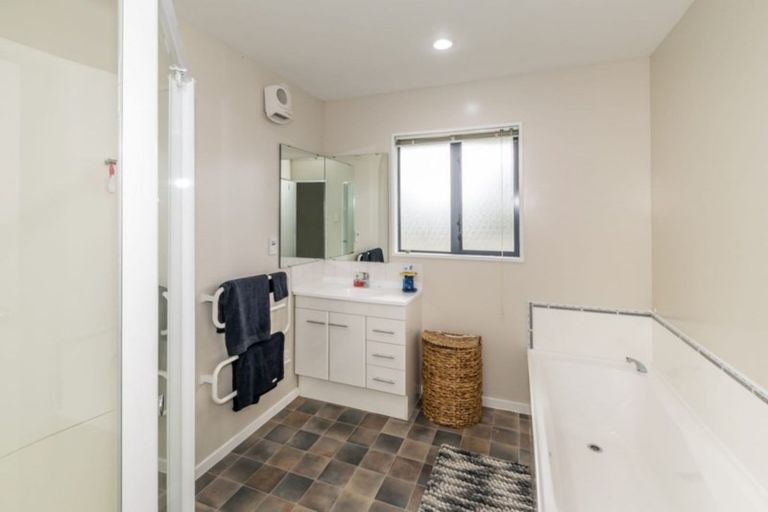 Photo of property in 2 Paget Drive, Woodend, 7610