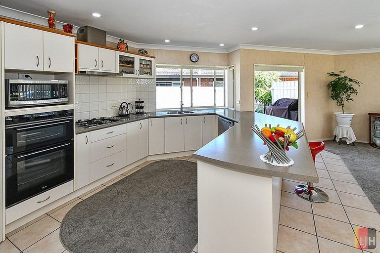 Photo of property in 1 Gairloch Place, Wattle Downs, Auckland, 2103