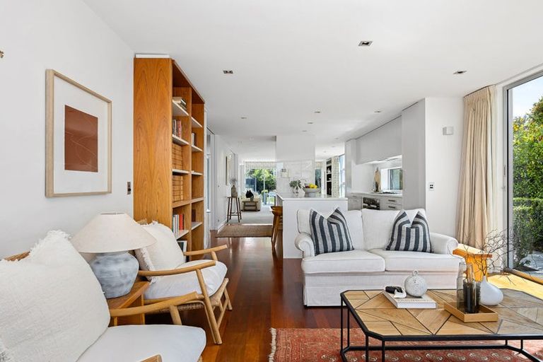 Photo of property in 9 Poynder Avenue, Merivale, Christchurch, 8014