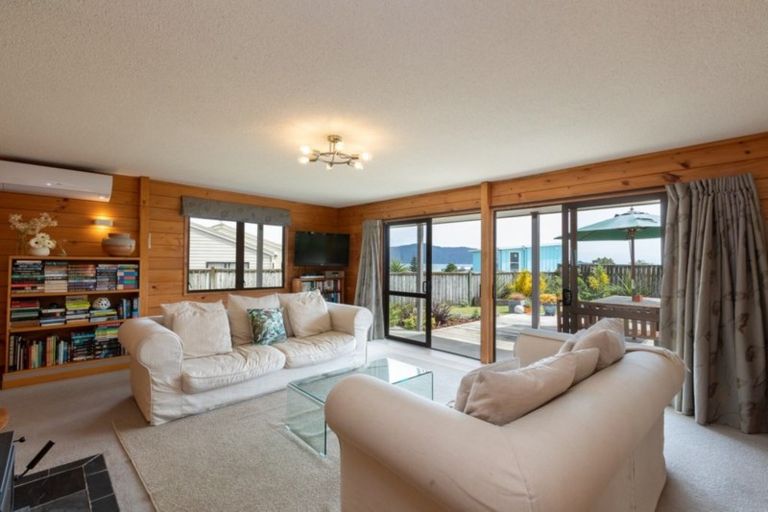 Photo of property in 13 Pine Ridge Terrace, Waikanae Beach, Waikanae, 5036