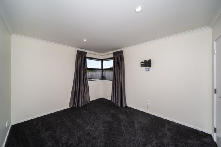 Photo of property in 4 Ongarui Close, Whalers Gate, New Plymouth, 4310