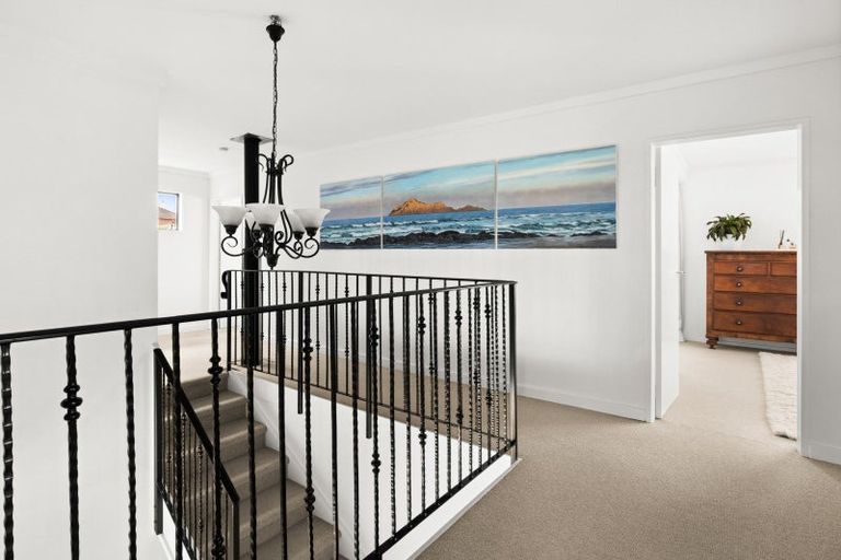 Photo of property in 42 Busby Hill, Havelock North, 4130