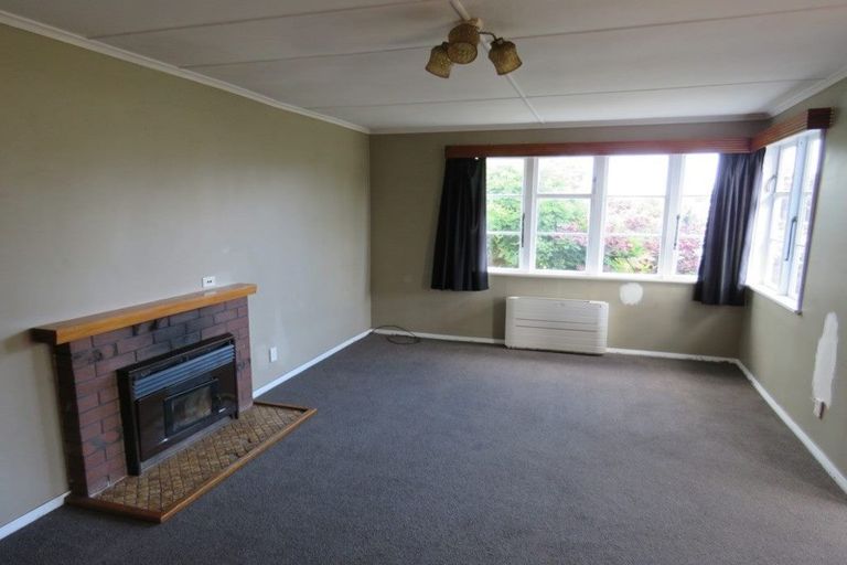 Photo of property in 62 Omata Road, Marfell, New Plymouth, 4310