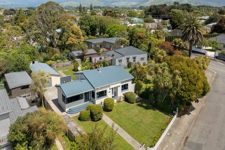 Photo of property in 42 Domain Road, Otaki, 5512