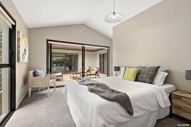 Photo of property in 5 Longwood Place, Forrest Hill, Auckland, 0620