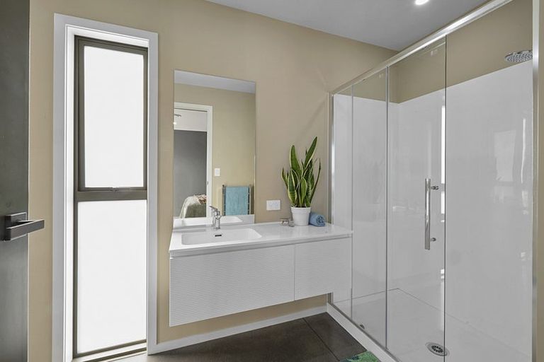 Photo of property in 5 Greenpath Lane, Hurworth, New Plymouth, 4310