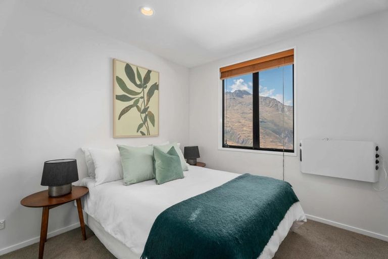 Photo of property in Arno Apartment, 6/8 Mckerrow Place, Sunshine Bay, Queenstown, 9300