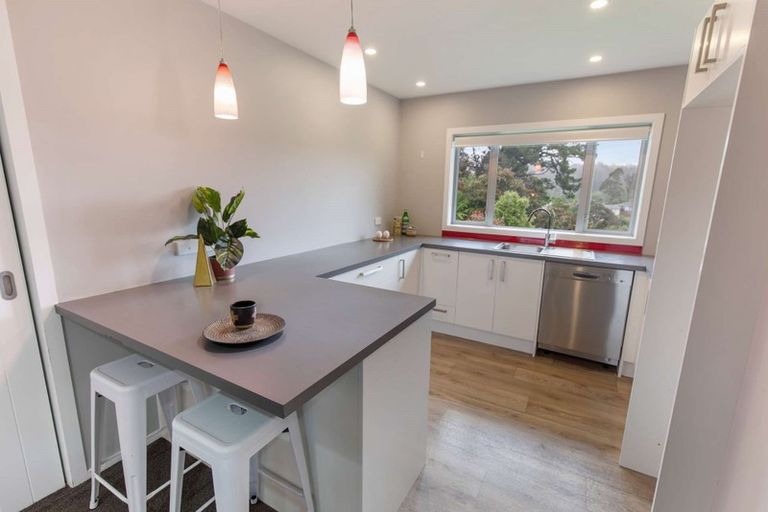 Photo of property in 28 Sunstone Crescent, Brown Owl, Upper Hutt, 5018