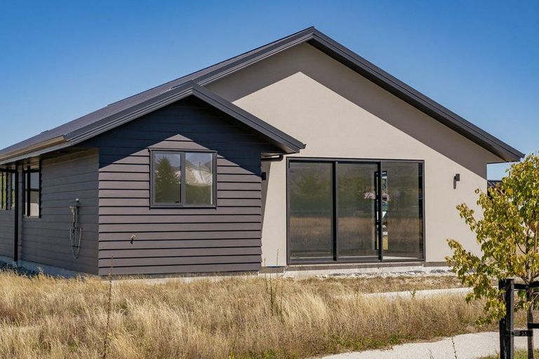 Photo of property in 26 Riley Street, Lake Hawea, 9382