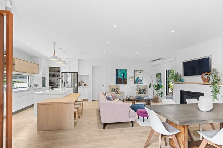 Photo of property in 252 Courtenay Street, Strandon, New Plymouth, 4312